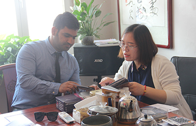 热烈欢迎巴基斯坦的著名的螺栓进口公司来我工厂参观